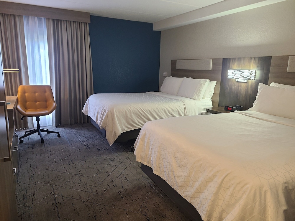 Standard Room, 2 Queen Beds - Photo 3