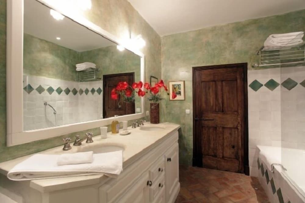 Classic Double Room (Coquelicot) photo 2