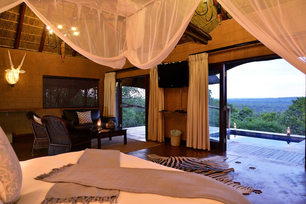 Executive Suite - Photo 4