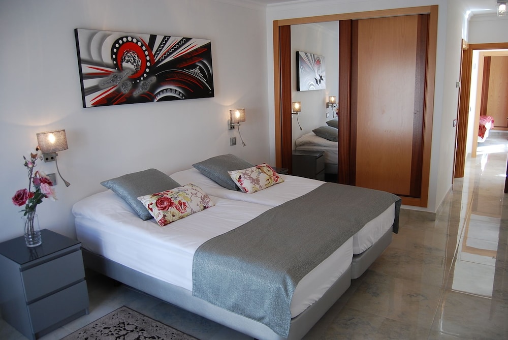 Luxury Double or Twin Room, Private Bathroom photo 2