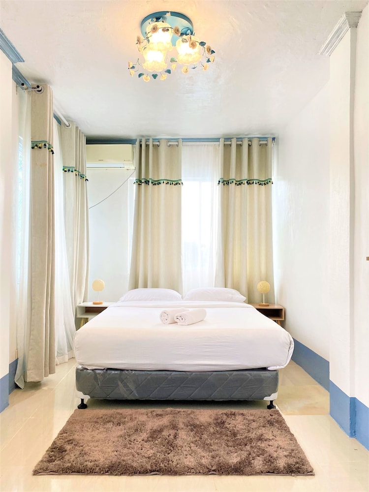 Standard Room with Shared Bathroom