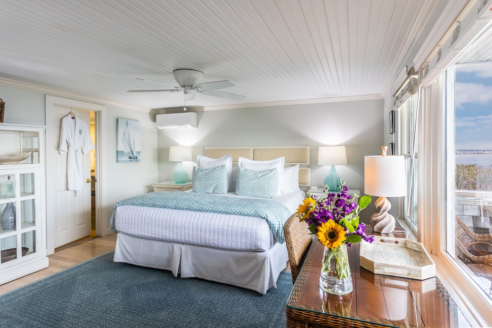 Luxury Double Room, 1 King Bed, Balcony, Ocean View photo 2