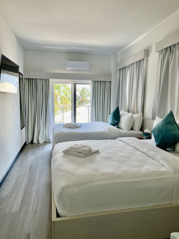 Standard Double Room, 2 Queen Beds, Non Smoking, Courtyard View photo 1