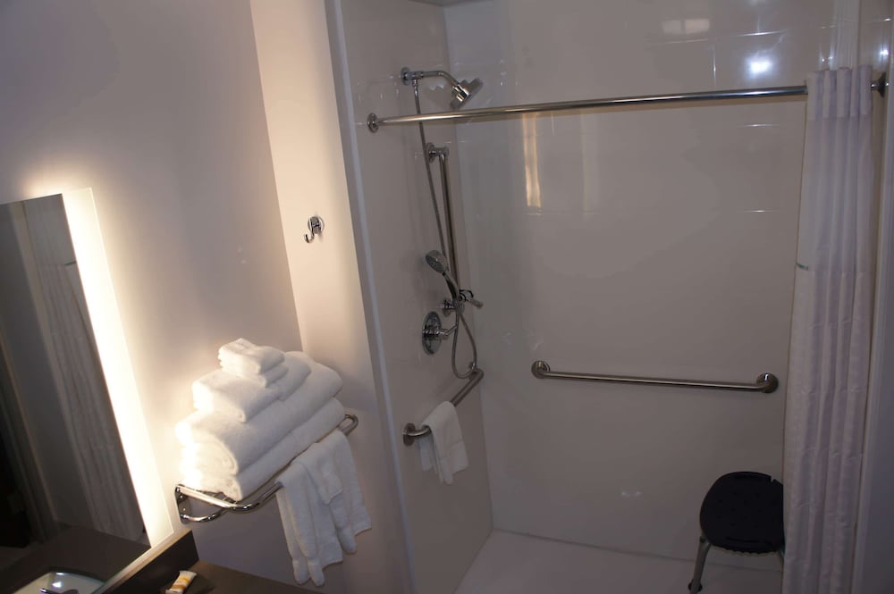 Suite, 1 King Bed, Non Smoking - Photo 7