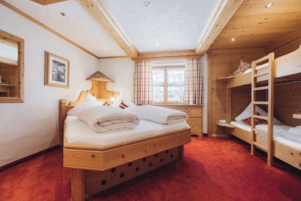 Classic Quadruple Room photo 1