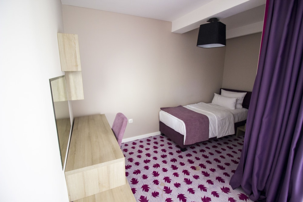 Triple Room, Multiple Beds, Balcony, City View photo 2