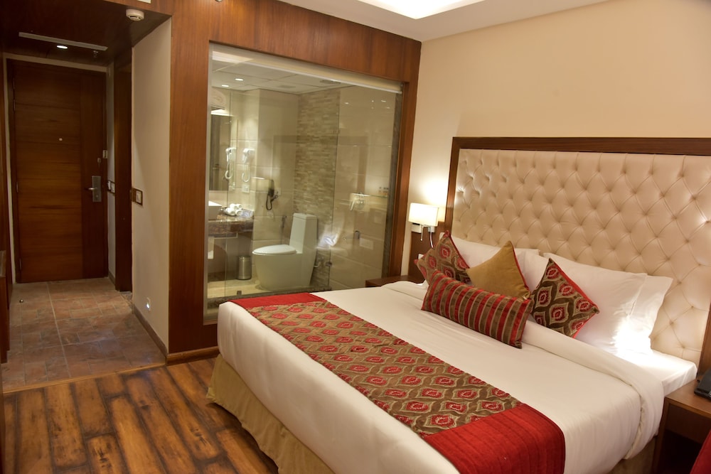 Deluxe Room - Photo 10