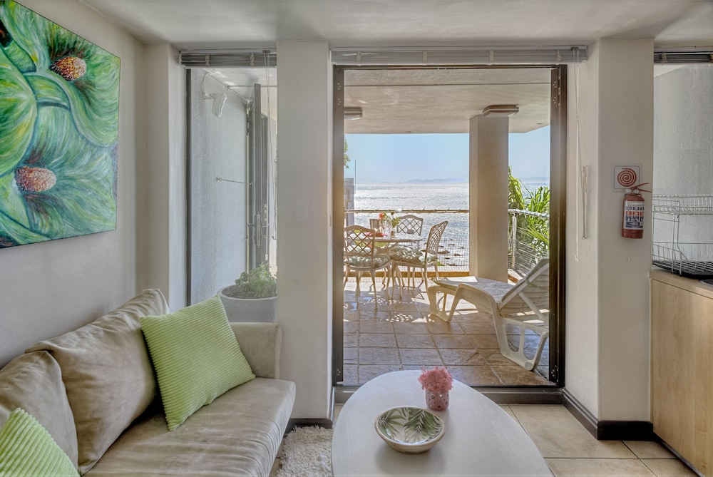 Luxury Suite, 1 King Bed with Sofa bed, Spa Bath, Ocean View, Beachside - Photo 13