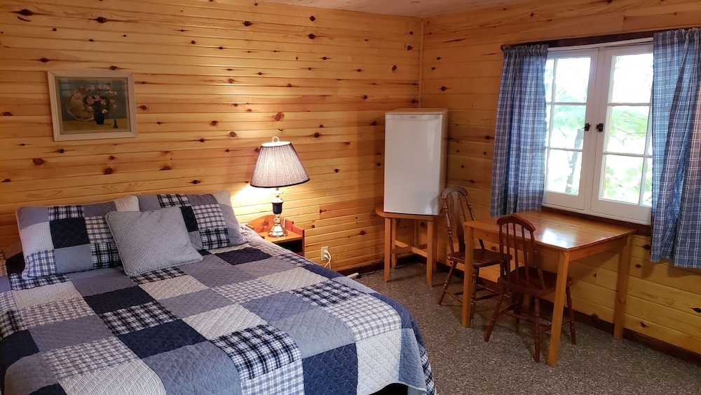 Large Cabin (11)