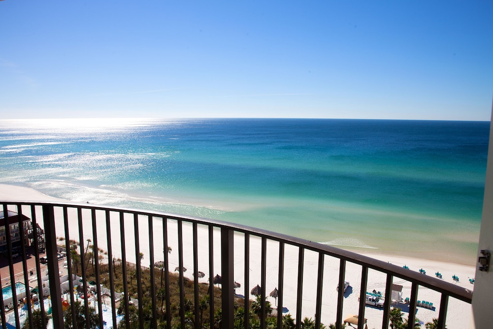 Standard Room, 1 King Bed, Oceanfront (Top Floor) - Photo 4
