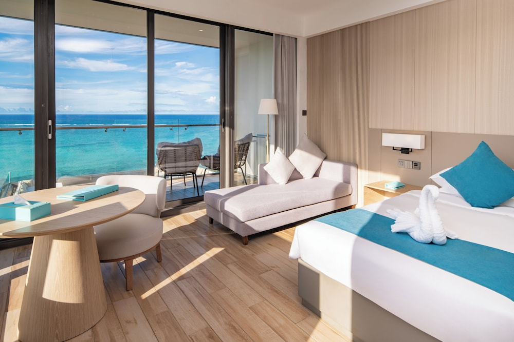 Sunrise Ocean Corner Suite - Photo 2
