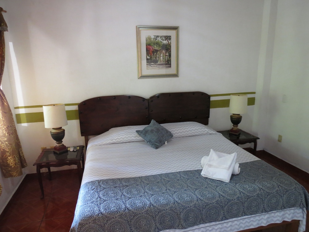 Standard Double Room, 1 King Bed - Photo 8