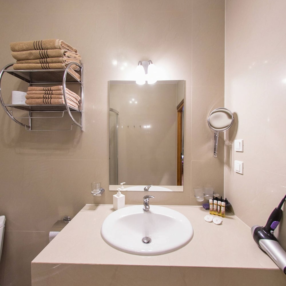 Quadruple Room - Photo 4