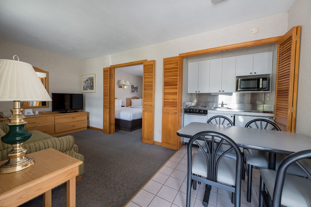 Studio, Non Smoking, Kitchenette (2 Double Beds And 1 Sofa Bed) photo 3
