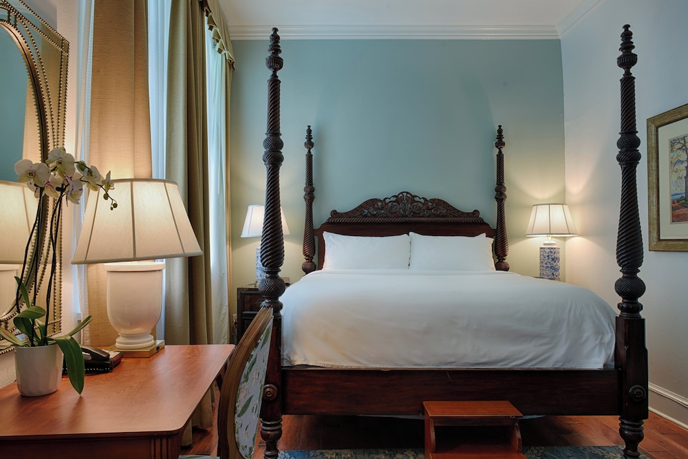 Suite, 1 King Bed - Photo 4