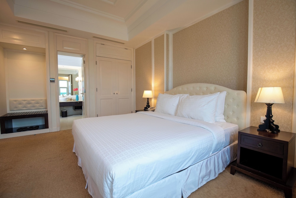 Executive Suite, 1 King Bed - Photo 6