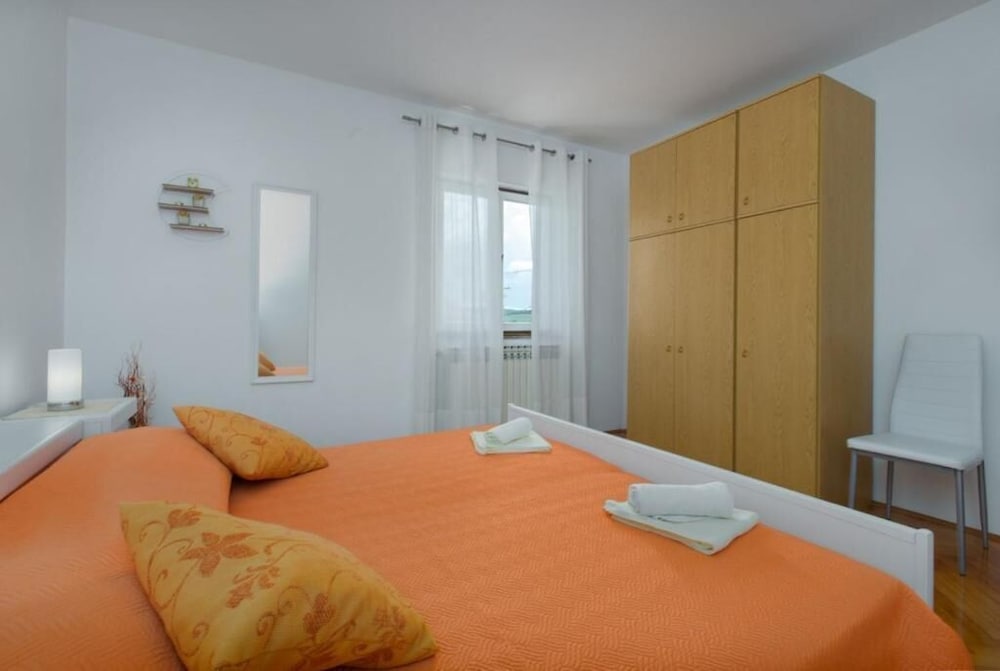 House, 5 Bedrooms photo 1