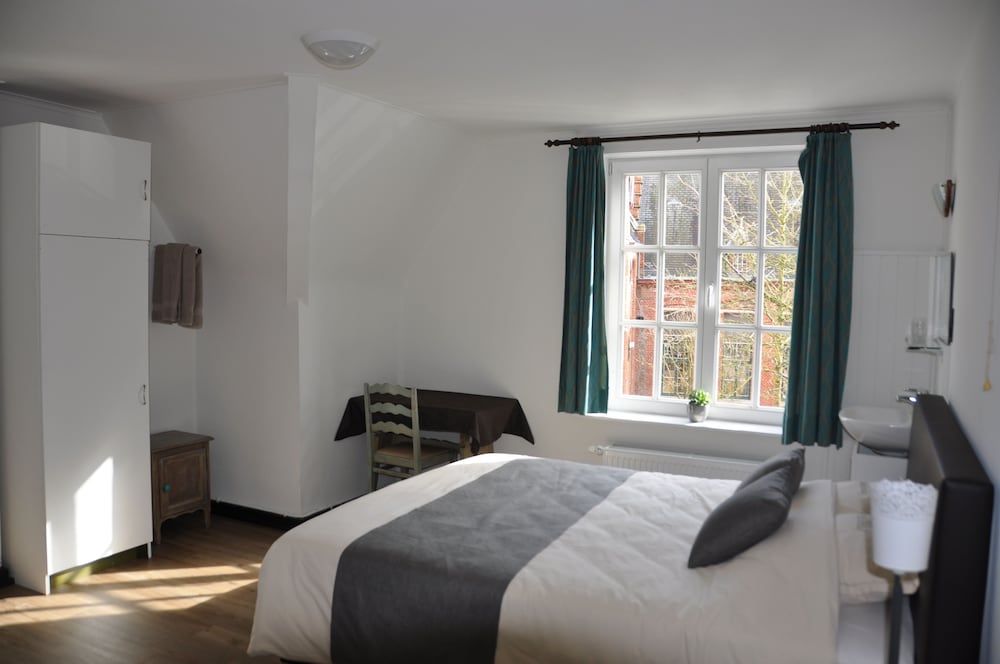 Quadruple Room, Shared Bathroom