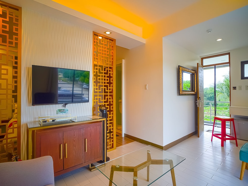 Signature Studio Suite photo 2