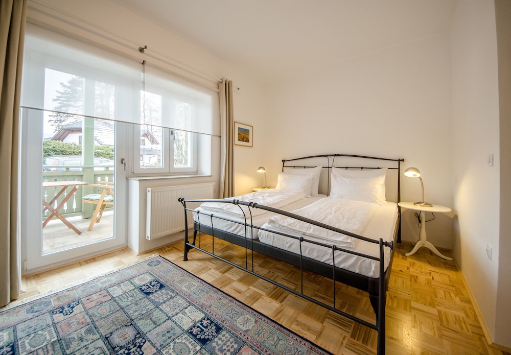 Traditional Apartment photo 2
