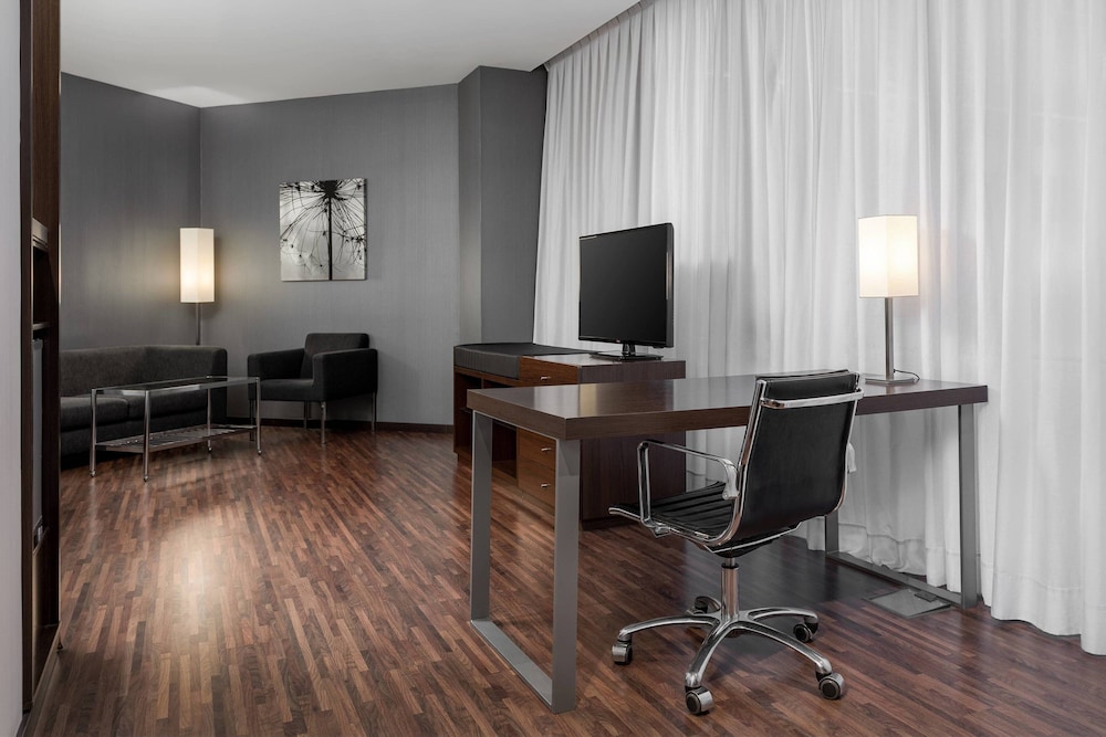 Standard Room, 1 Queen Bed