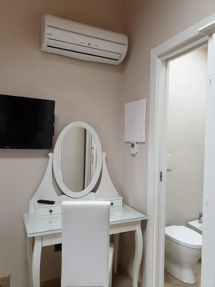Suite, Jetted Tub - Photo 5