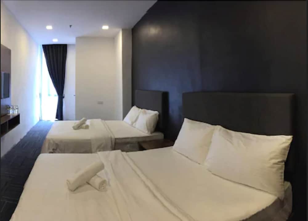 Family Quadruple Room - Photo 5