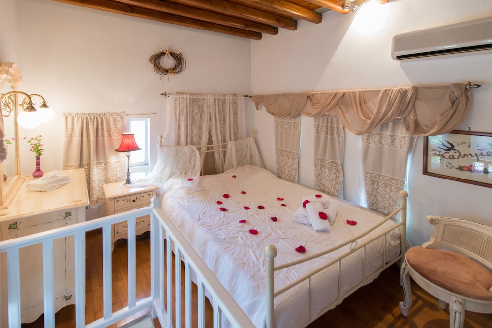 Romantic House, Multiple Bedrooms photo 1