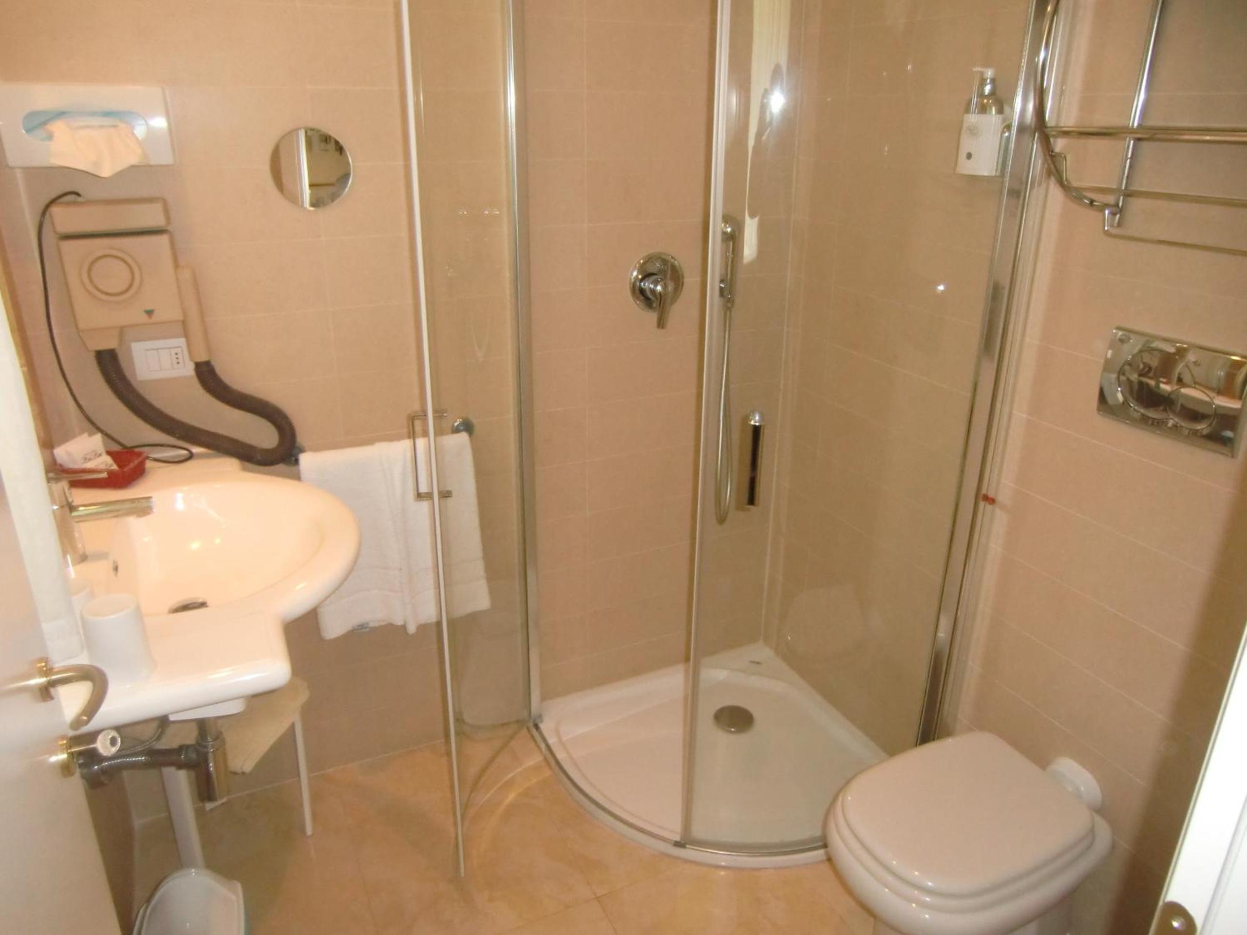 Basic Double or Twin Room with Terrace - Ground Floor photo 2