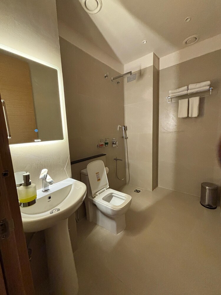 Family Room, Multiple Beds, 2 Bathrooms, City View photo 3