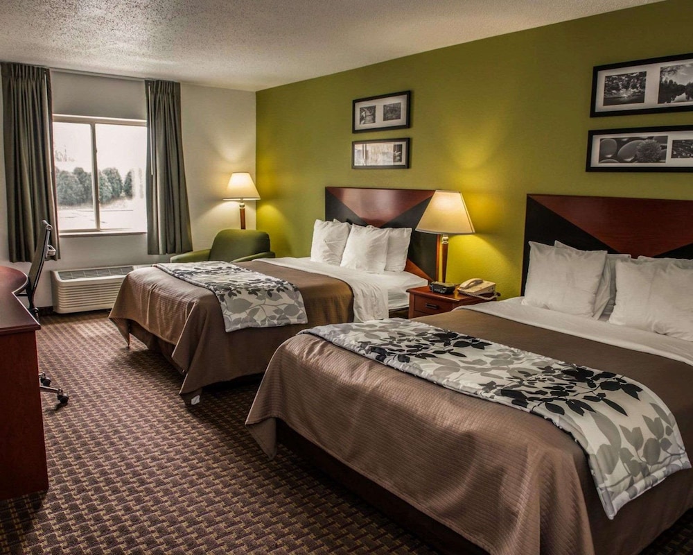 Standard Room, 2 Queen Beds, Non Smoking - Photo 2