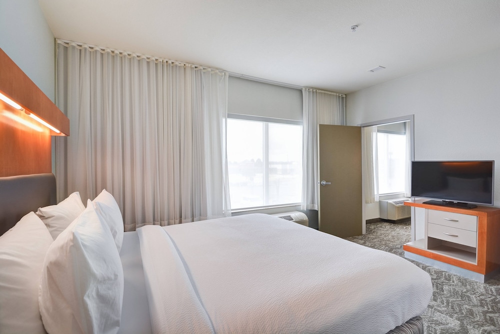 Suite, 1 Bedroom - Photo 3