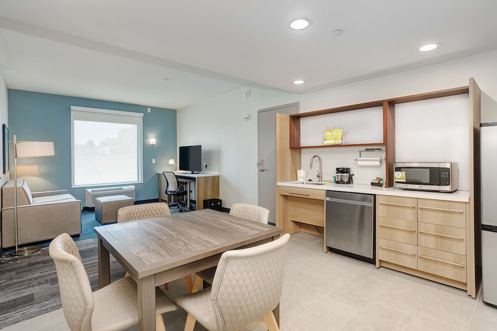 Suite, 1 King Bed, Accessible, Bathtub (Mobility & Hearing) - Photo 1