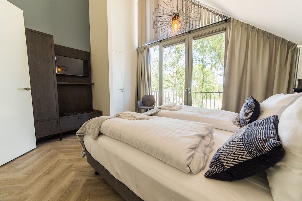 Exclusive Villa, 4 Bedrooms, Hot Tub photo 3
