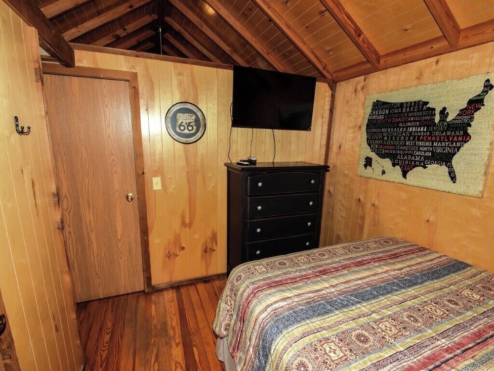 Lake View, Cedar Cabin Lake Texoma, Kitchenette, Queen, Screened Patio, Pet Friendly