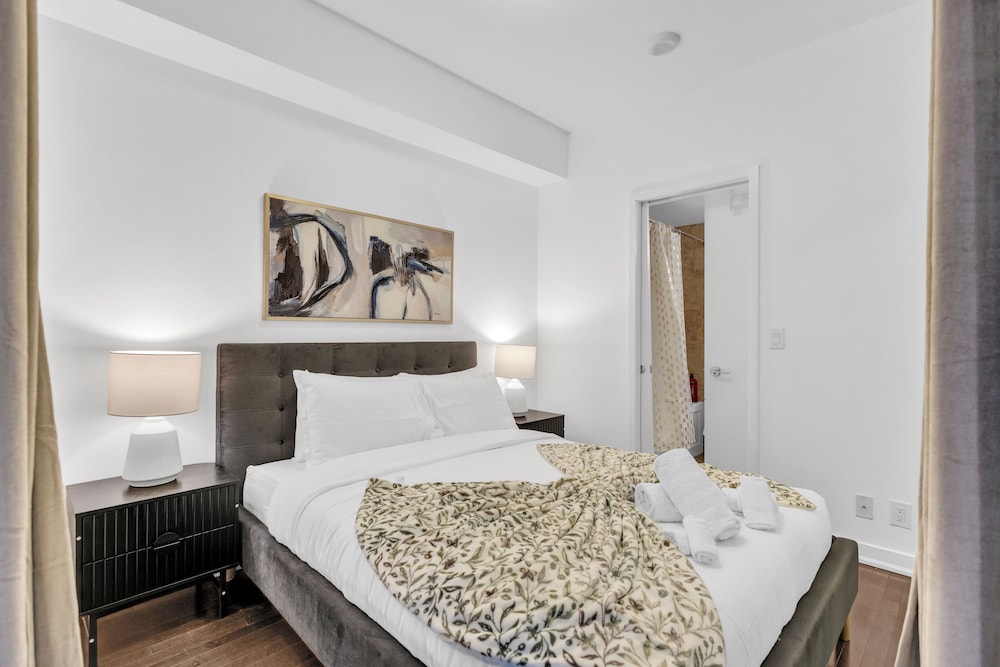 Exclusive Apartment, 1 Queen Bed with Sofa bed, City View thumbnail 5