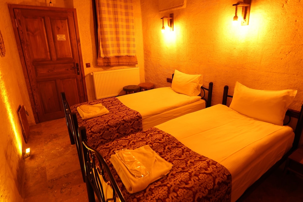 Standard Twin Room - Photo 3