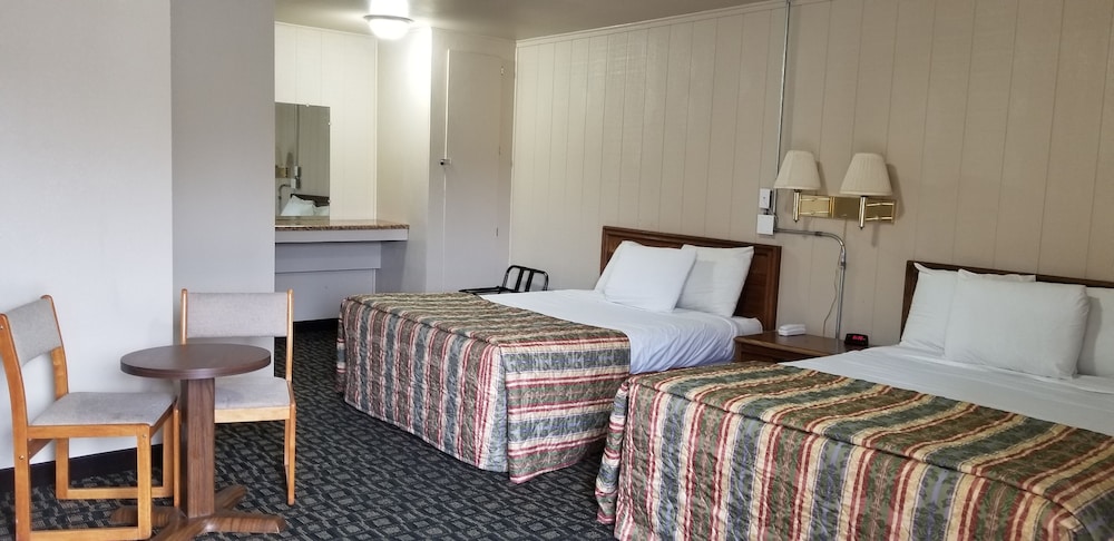 Deluxe Double Room, 2 Queen Beds photo 1