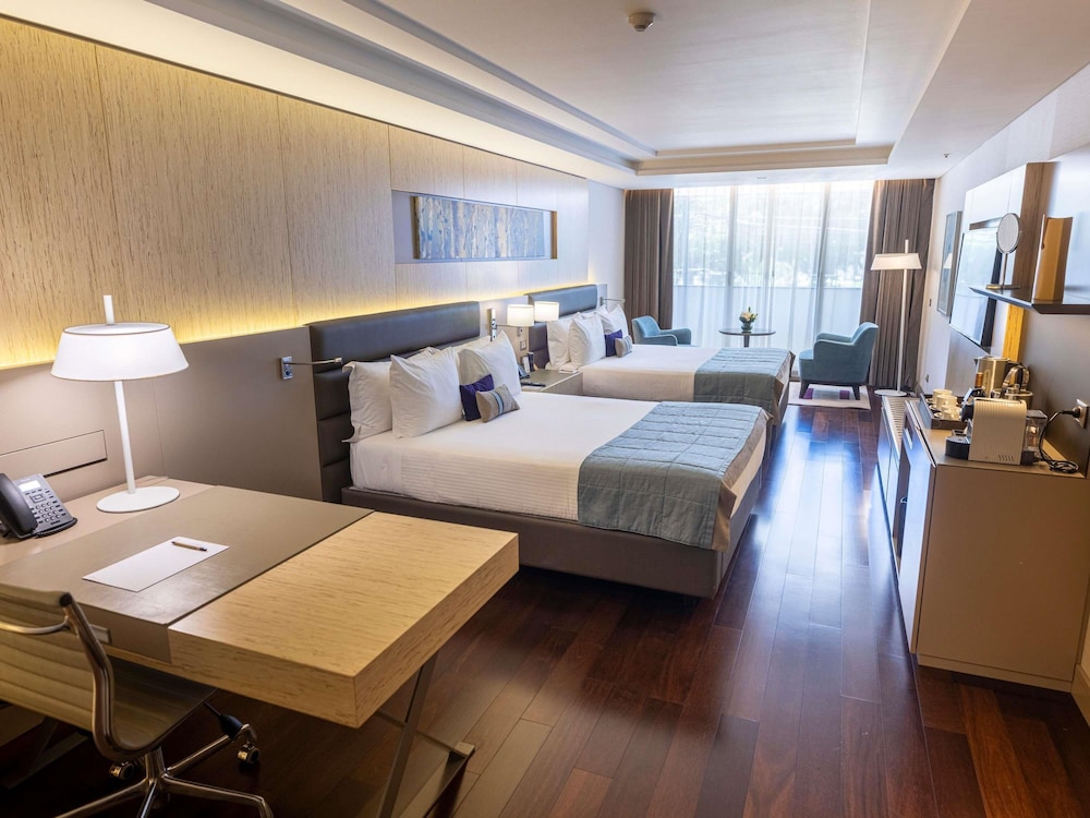 Deluxe Suite, 2 Twin Beds, Accessible, Park View thumbnail 5