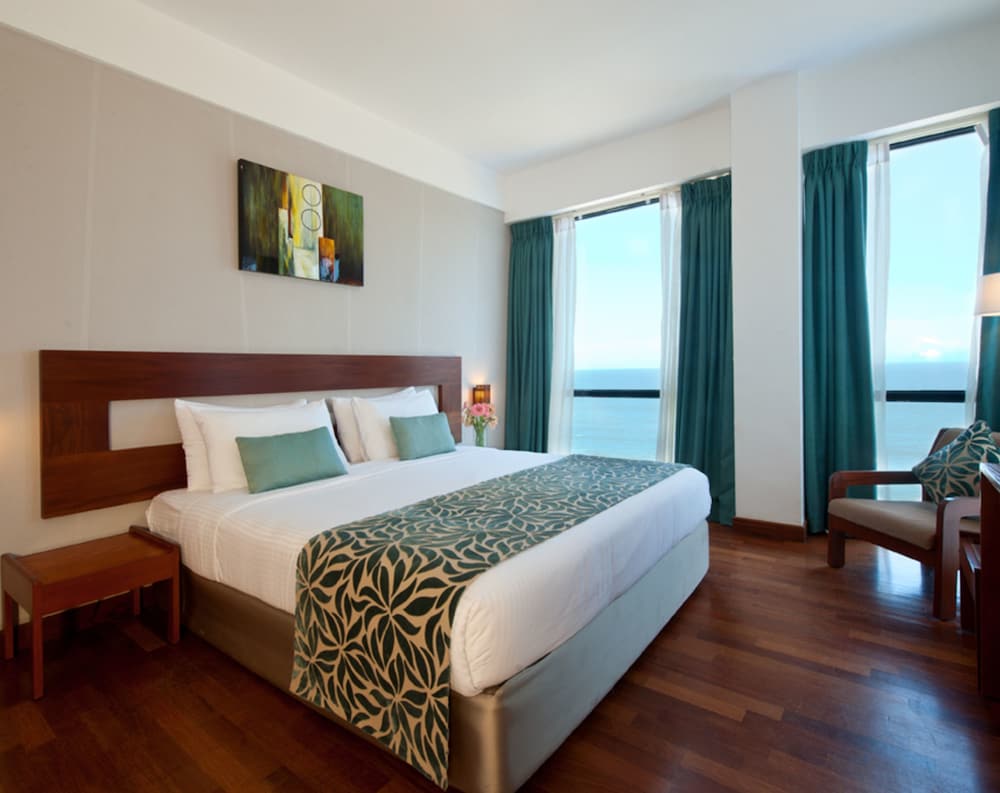 Deluxe Double Room, 1 King Bed, Private Bathroom, Ocean View