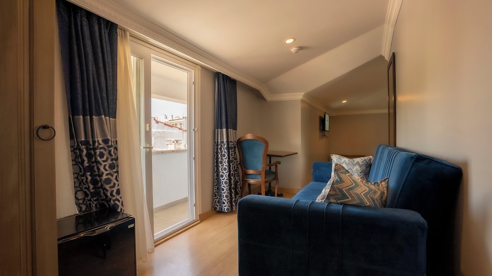 Standard Loft, 1 Queen Bed with Sofa bed, Balcony photo 3