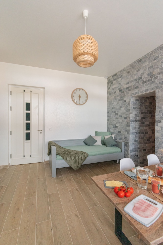 Cozy Scandinavian Apartment - Photo 8