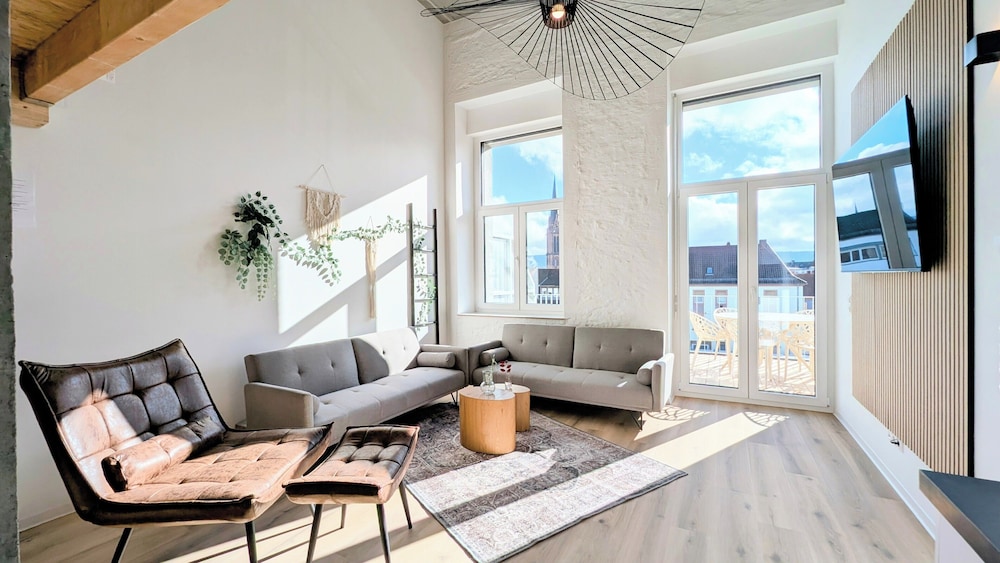 Luxury Apartment, 1 Bedroom, Balcony, City View photo 3