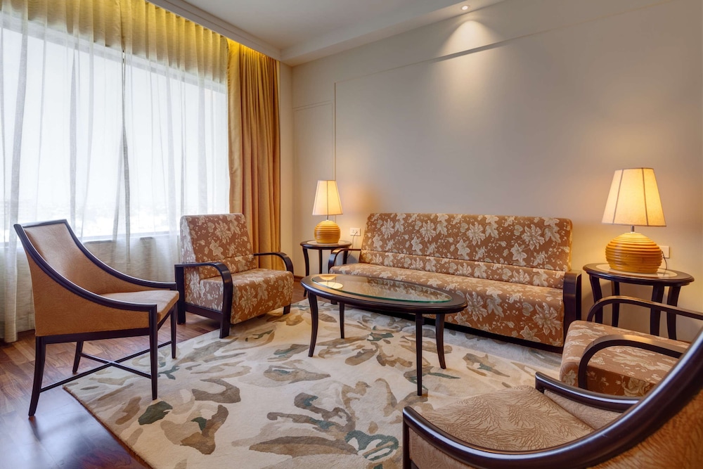 Suite, 1 Double Bed, Pool View