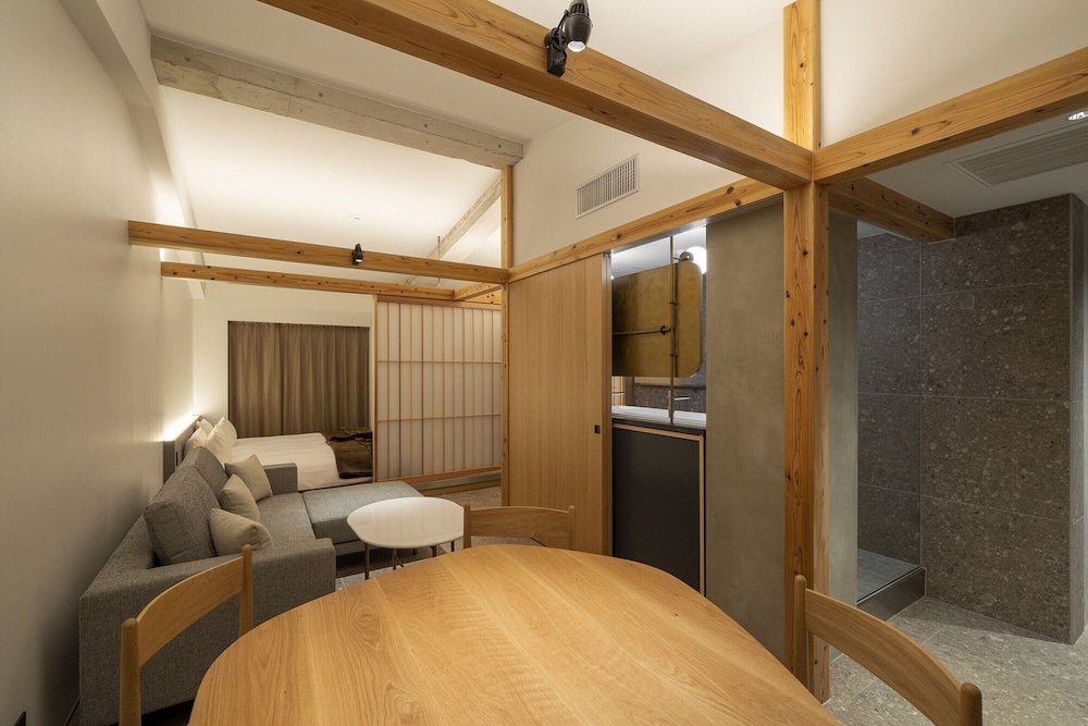 Penthouse Room - Photo 9