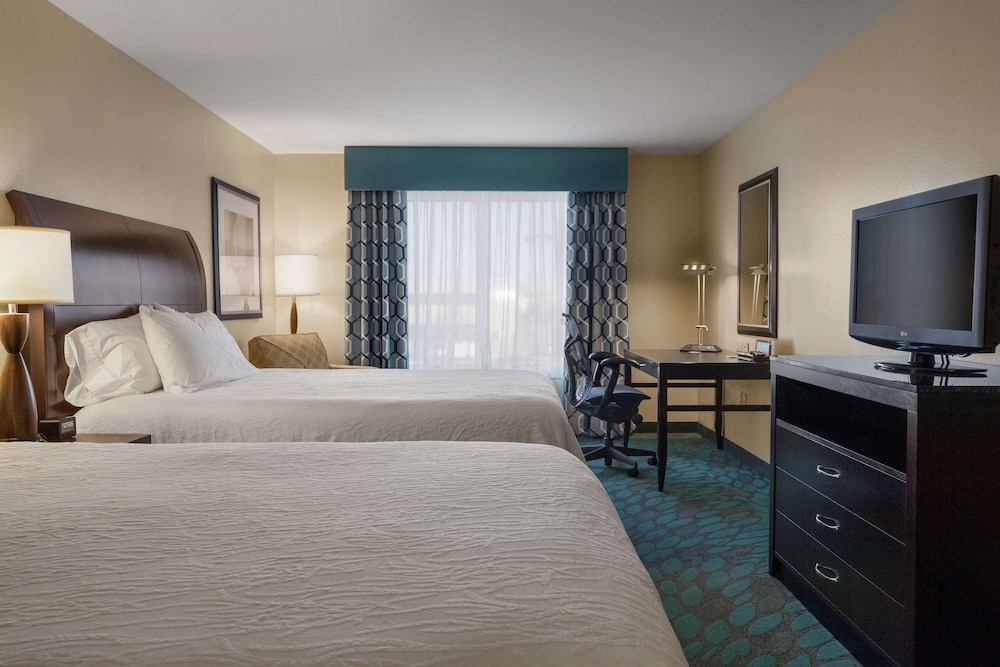 Room, 1 Queen Bed, Accessible, Bathtub (Mobility & Hearing) - Photo 1