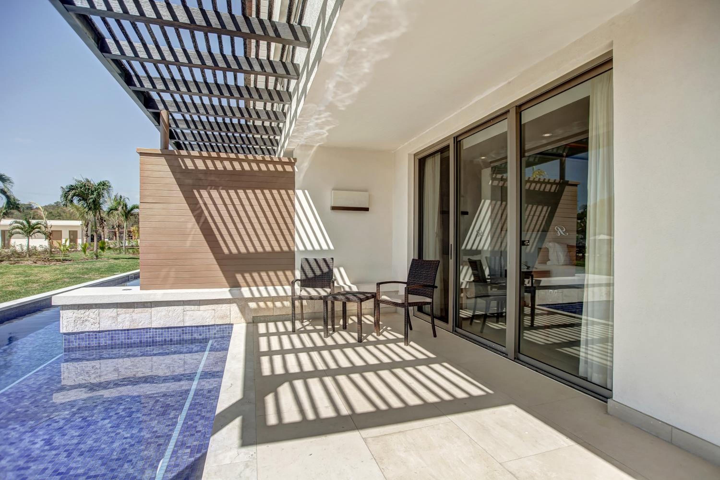 Luxury Chairman Two Bedroom Suite Ocean Front Swim Out Diamond Club photo 3