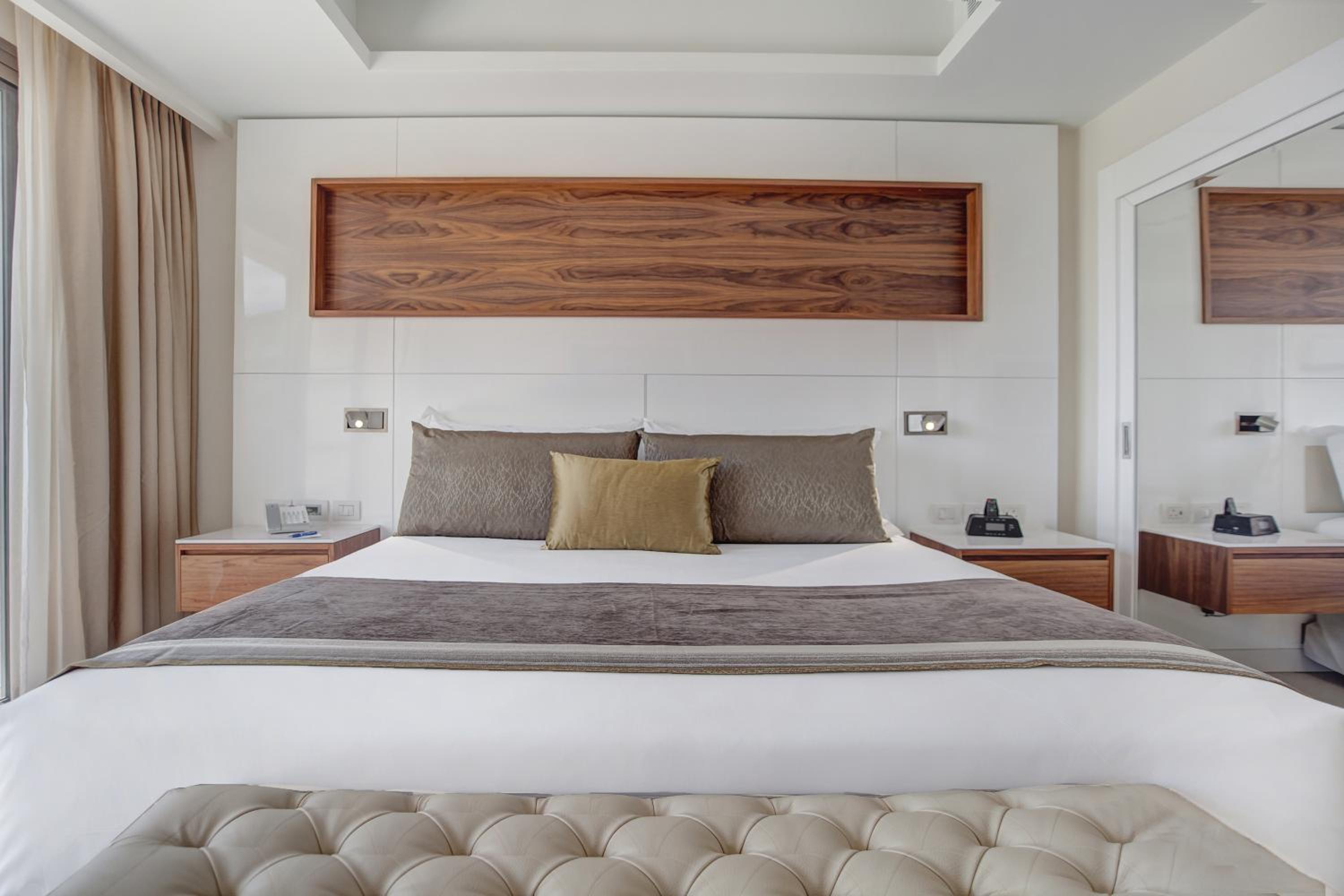 Luxury Chairman Two Bedroom Suite Ocean Front Swim Out Diamond Club photo 2