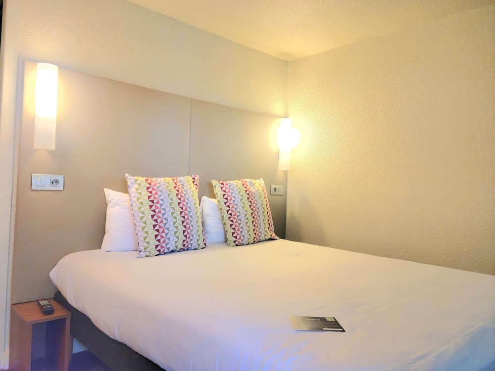 Standard Room, Multiple Beds (& 1 Junior Bed) photo 3