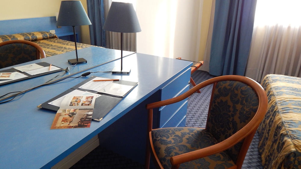 Classic Twin Room - Photo 3